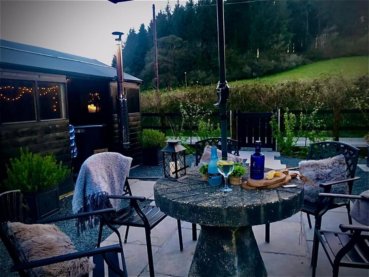 Trelaske Mill Cider Barn-With Hot Tub, Fire Pit Bbq Lewannick 外观 照片