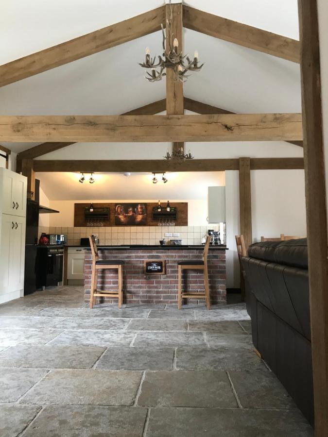 Trelaske Mill Cider Barn-With Hot Tub, Fire Pit Bbq Lewannick 外观 照片